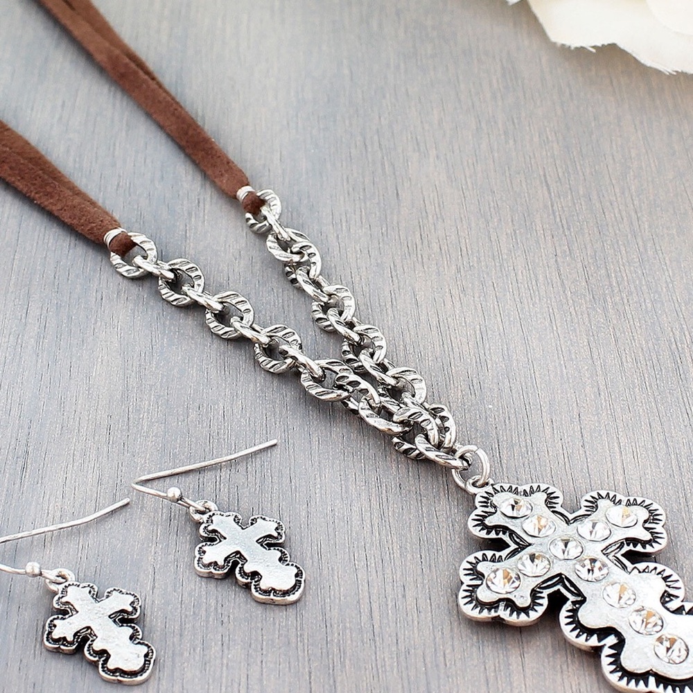 Necklace and earring sets