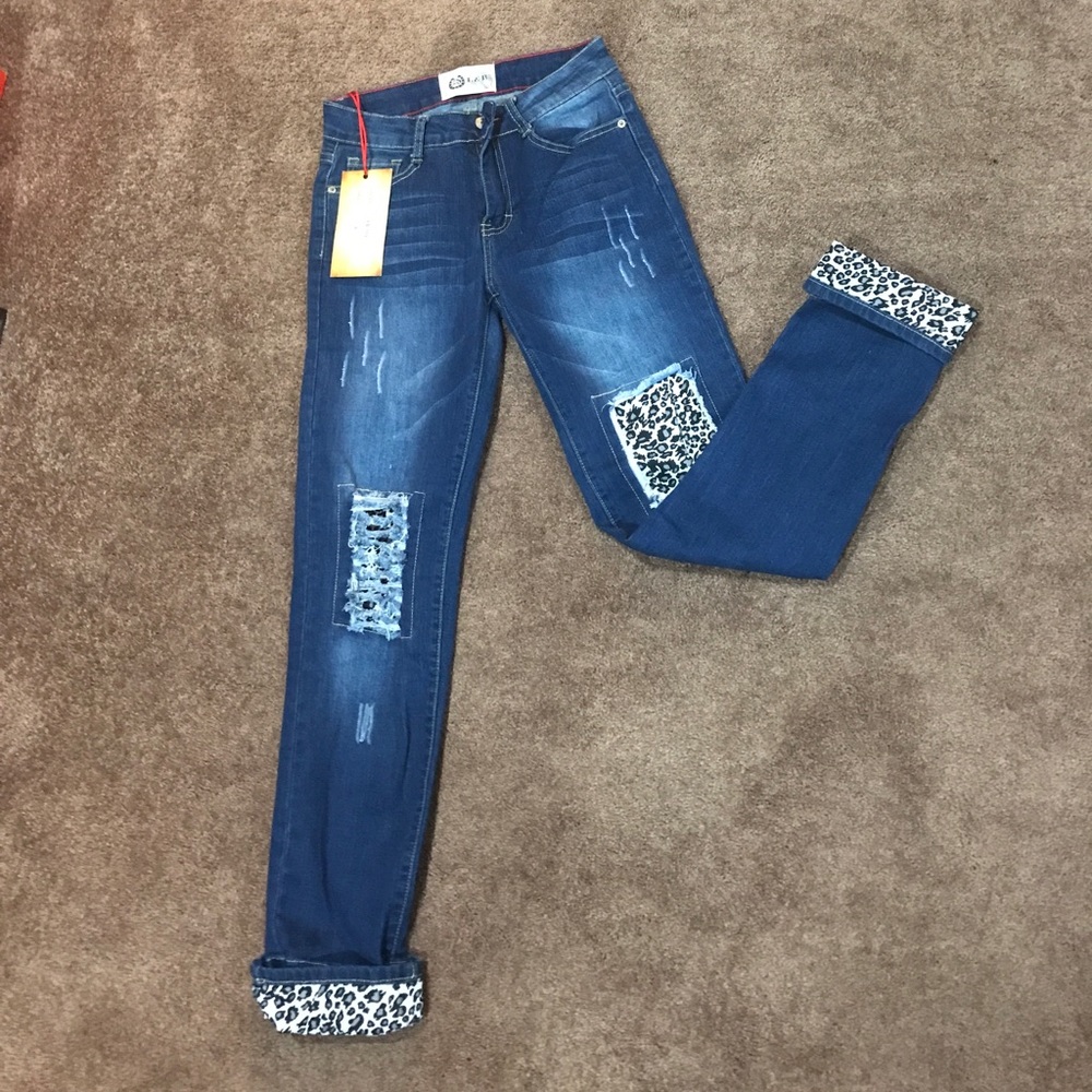 Distressed white leopard skinny