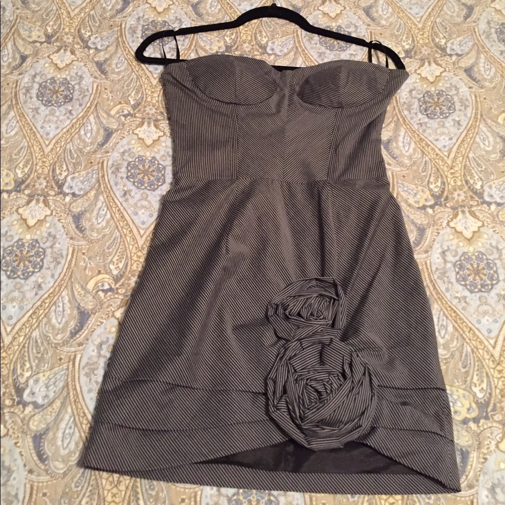 Strapless mini dress 👅