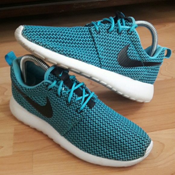 Nike Shoes - Nike roshes