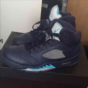 Midnight navy Jordan 5s