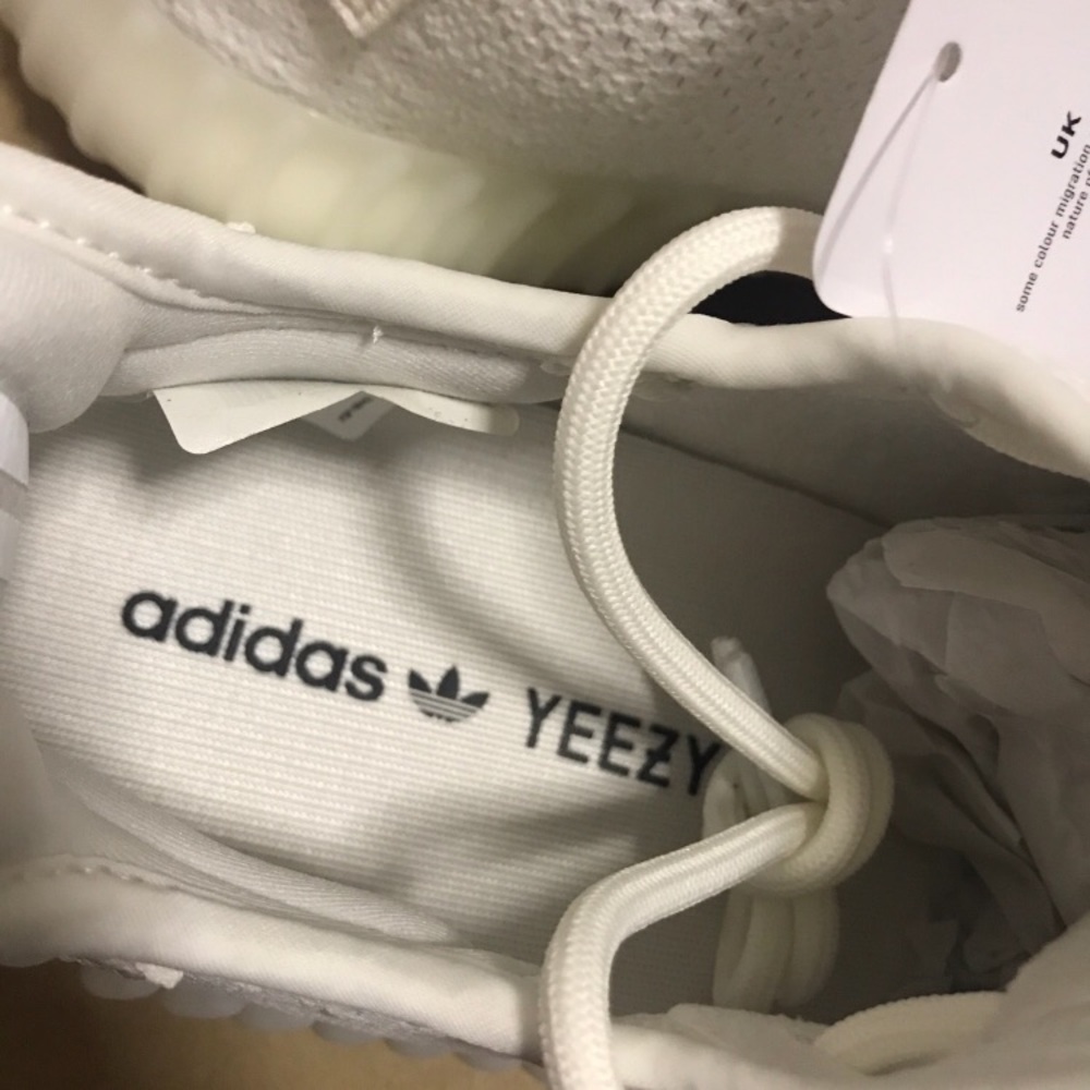 Yeezy V2 Boost DS Size 10 - Picture 3 of 4