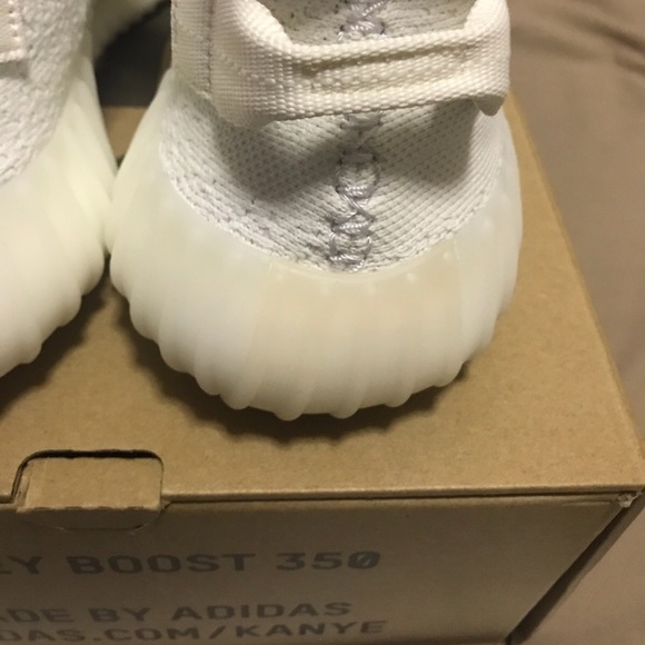 Yeezy V2 Boost DS Size 10 - Picture 4 of 4