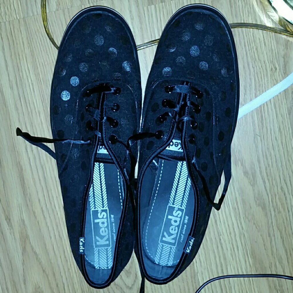 Black polka dot keds