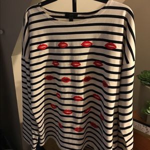 🔥🔥Absolutely amazing navy and ivory tee🔥🔥