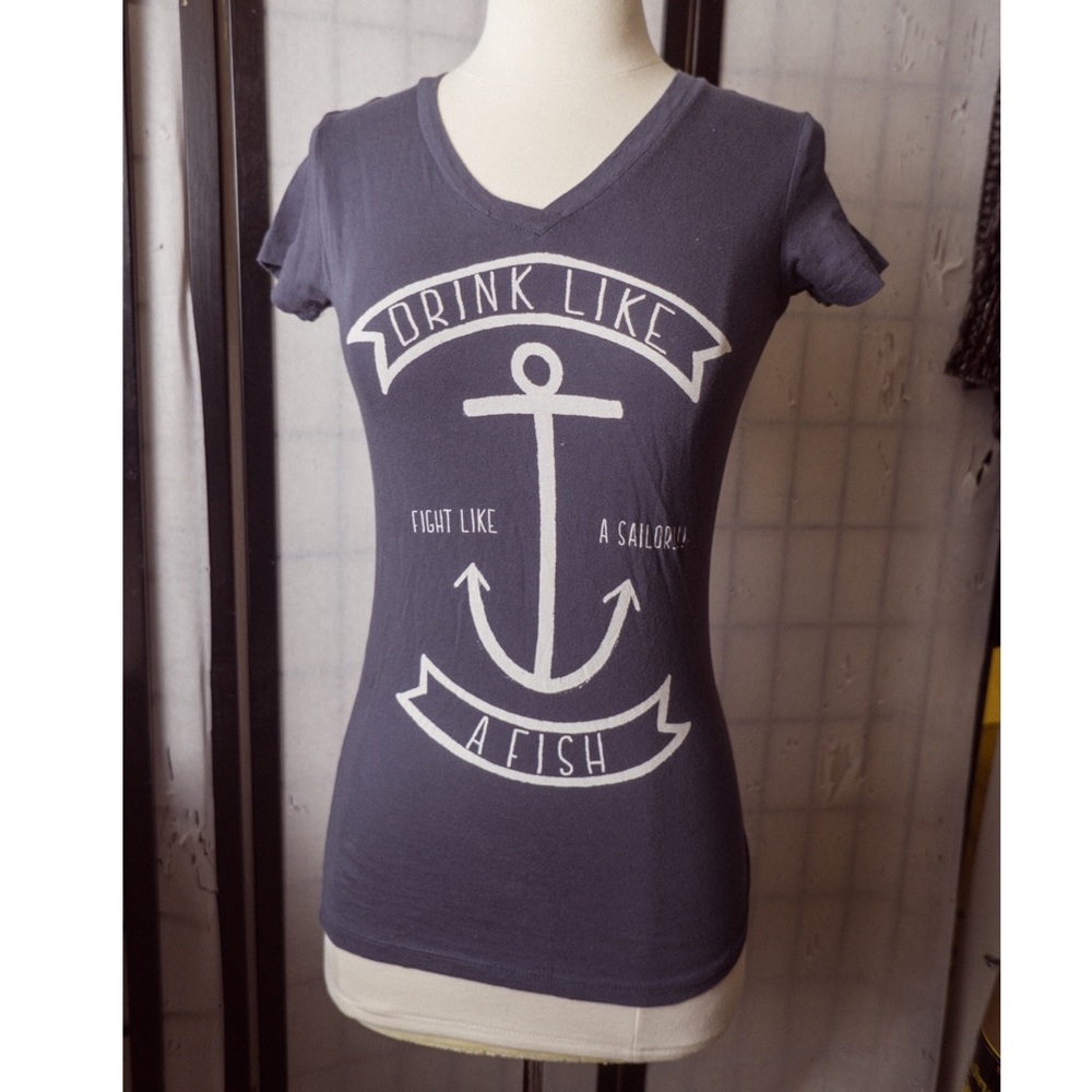 🎉CLOSET CLEAR OUT🎉 Anchor t shirt