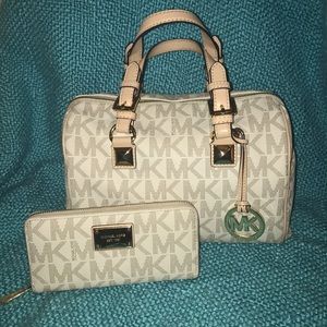 MK SIGNATURE GRAYSON SATCHEL/CROSSBODY HANDBAG