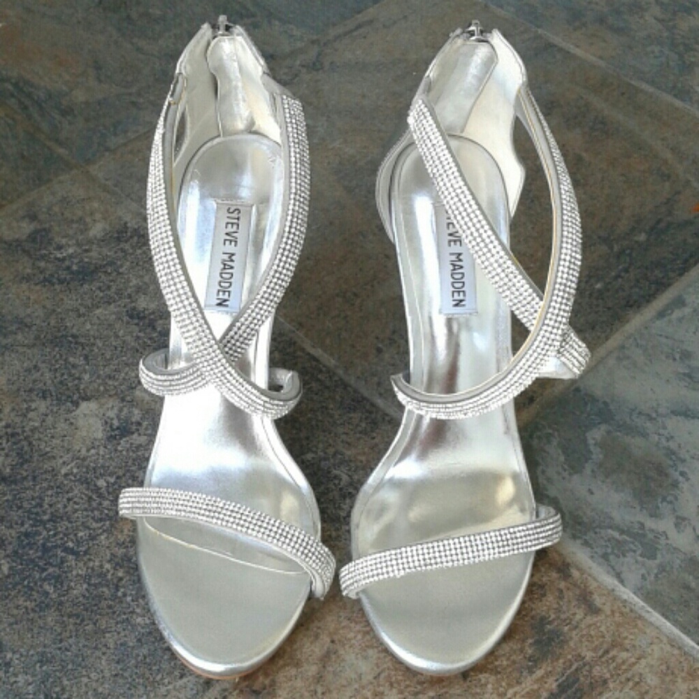 SALE!! Steve Madden Silver Strappy Sandals Size 8M