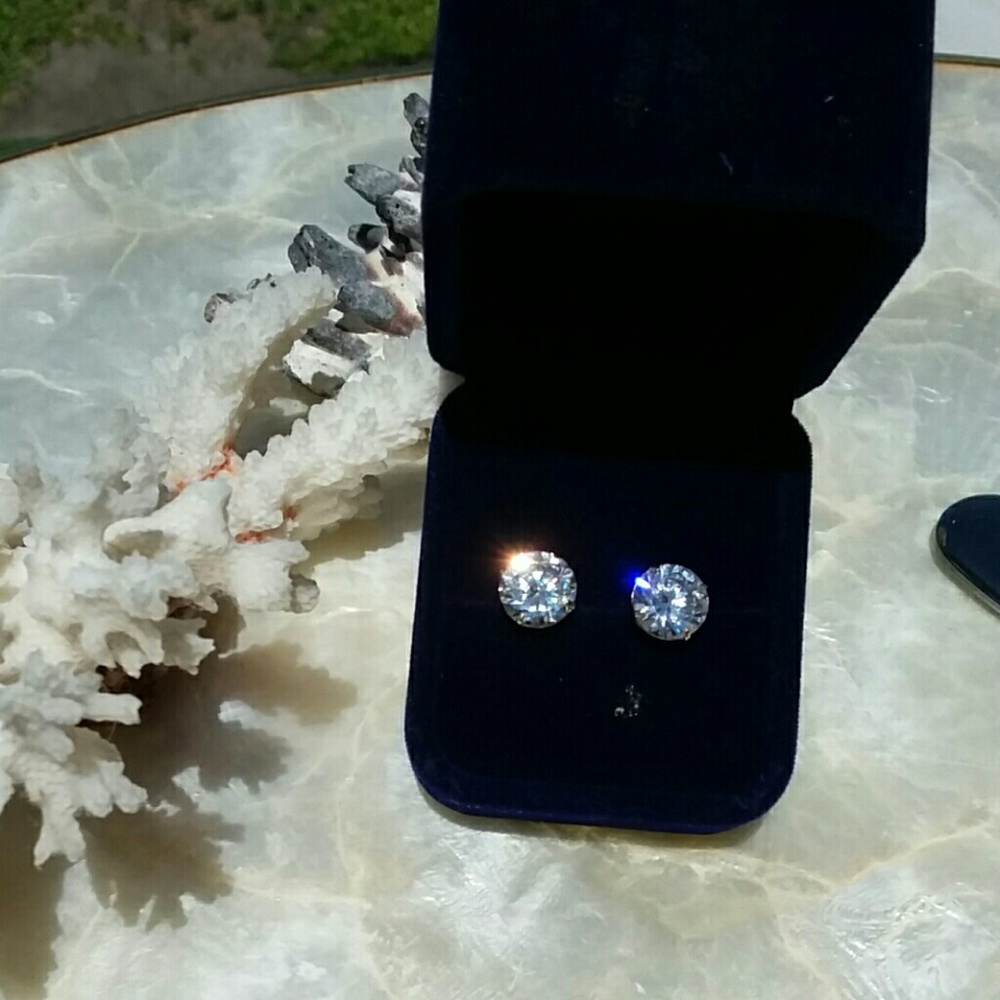 ♦️HP!(6CT~3CT/ea;)♦ GORGEOUS STUDS IN PLAT or GOLD