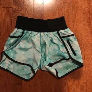 Lululemon teal the die shorts