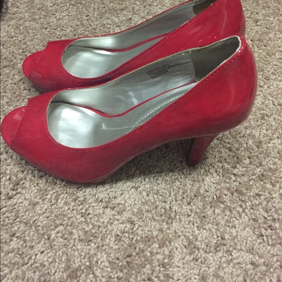 Heels - Picture 2 of 2