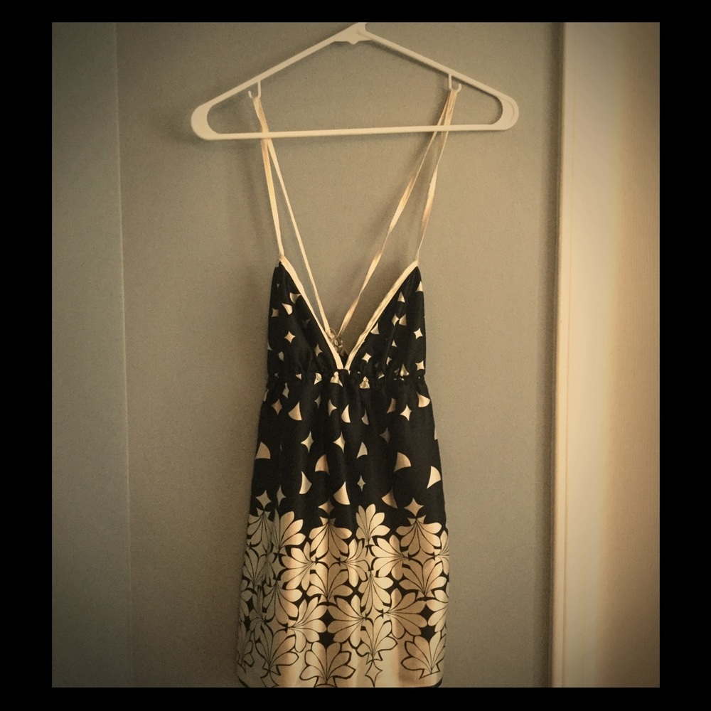 Forever 21 black & ivory printed halter top
