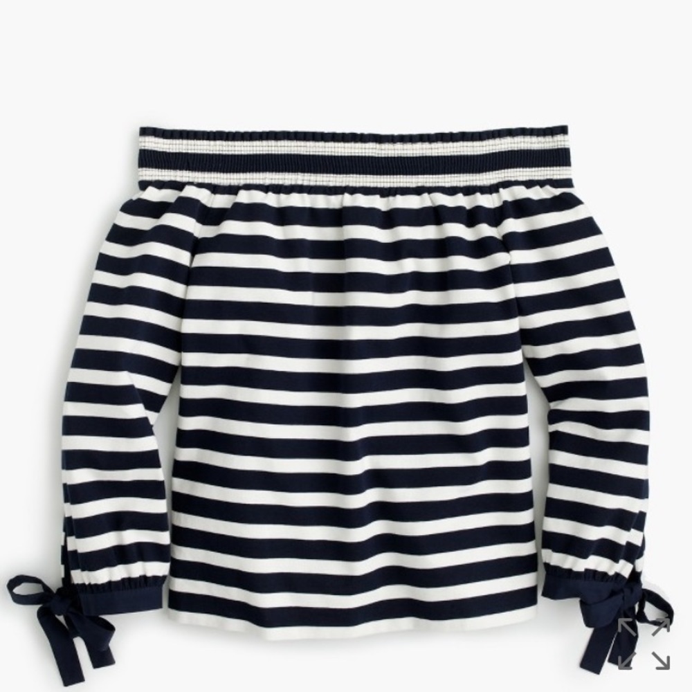✨ Striped long-sleeve off-the-shoulder top