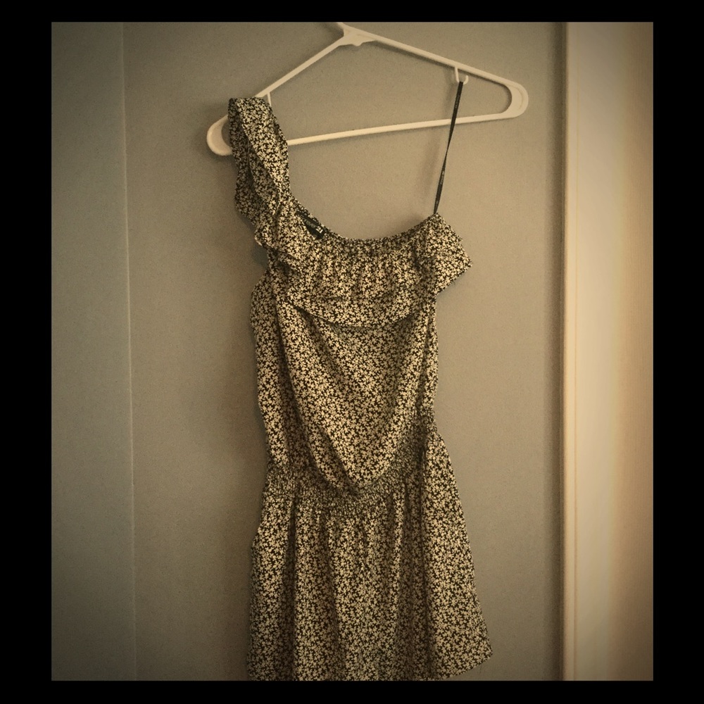 Forever 21 white & black floral print romper