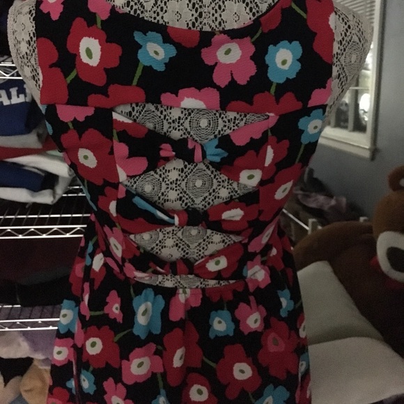Trendy open back Floral Dress - Picture 2 of 4