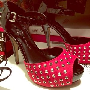 Rock & Republic pumps