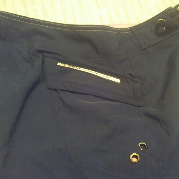 Volcom Stone Size 30 Blue/Purple Hybrid Shorts! - Picture 4 of 5