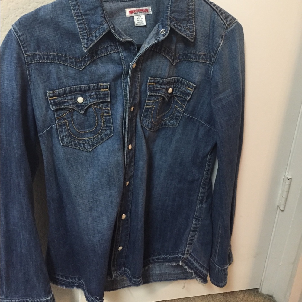 EUC True Religion distressed denim button up, M