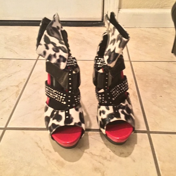 Leopard & Crystal Ankle Boot - Picture 3 of 3