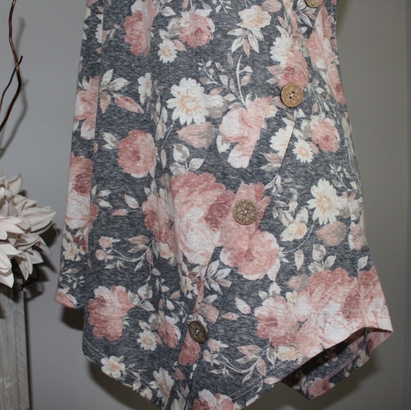Faded Floral Button Tank - Picture 6 of 6