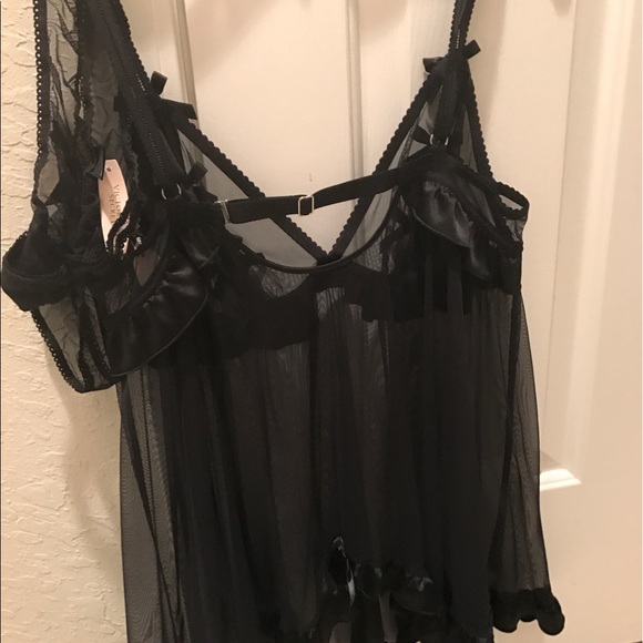 Victoria Secret lingerie with panties - Picture 4 of 4