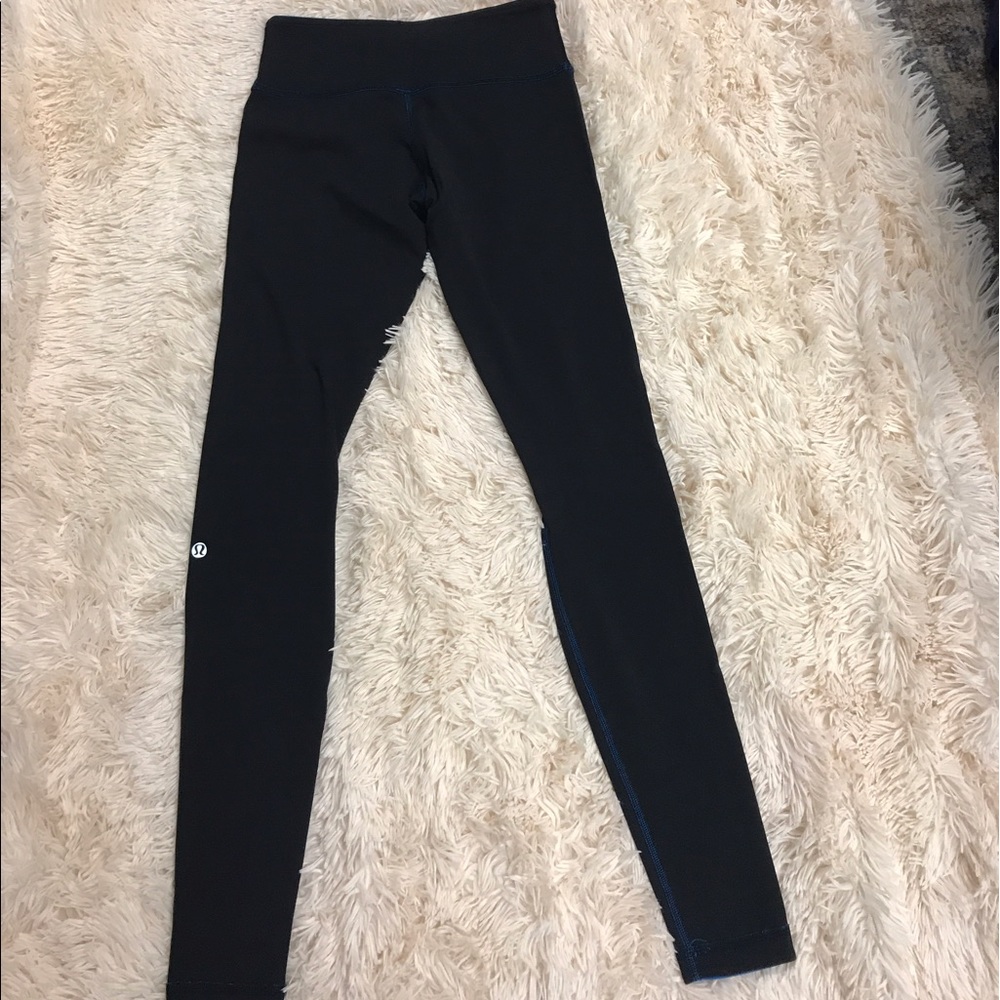 Black and blue reversible Lulu leggings