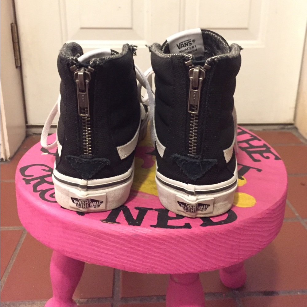 🔥SOLD🔥 Black and White Sk8-Hi with Zipper Back - Picture 2 of 3