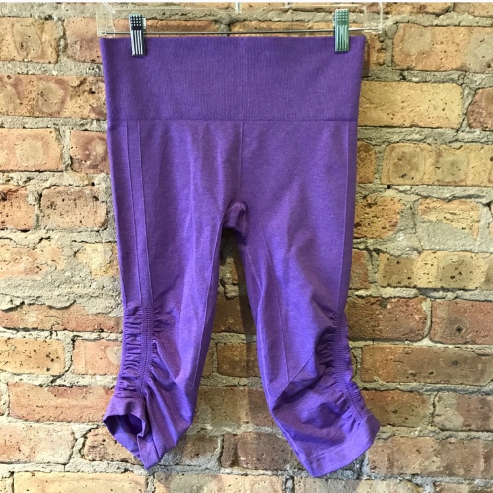 Lululemon Ebb & Flow Crops size 6