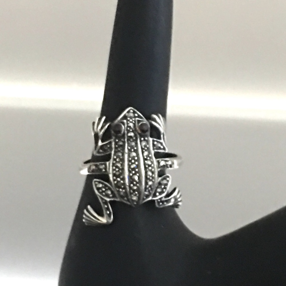 Sterling frog ring
