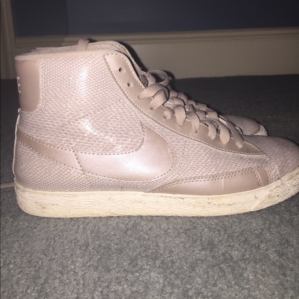 Nike blazer mid vintage high top sneakers size 8.5