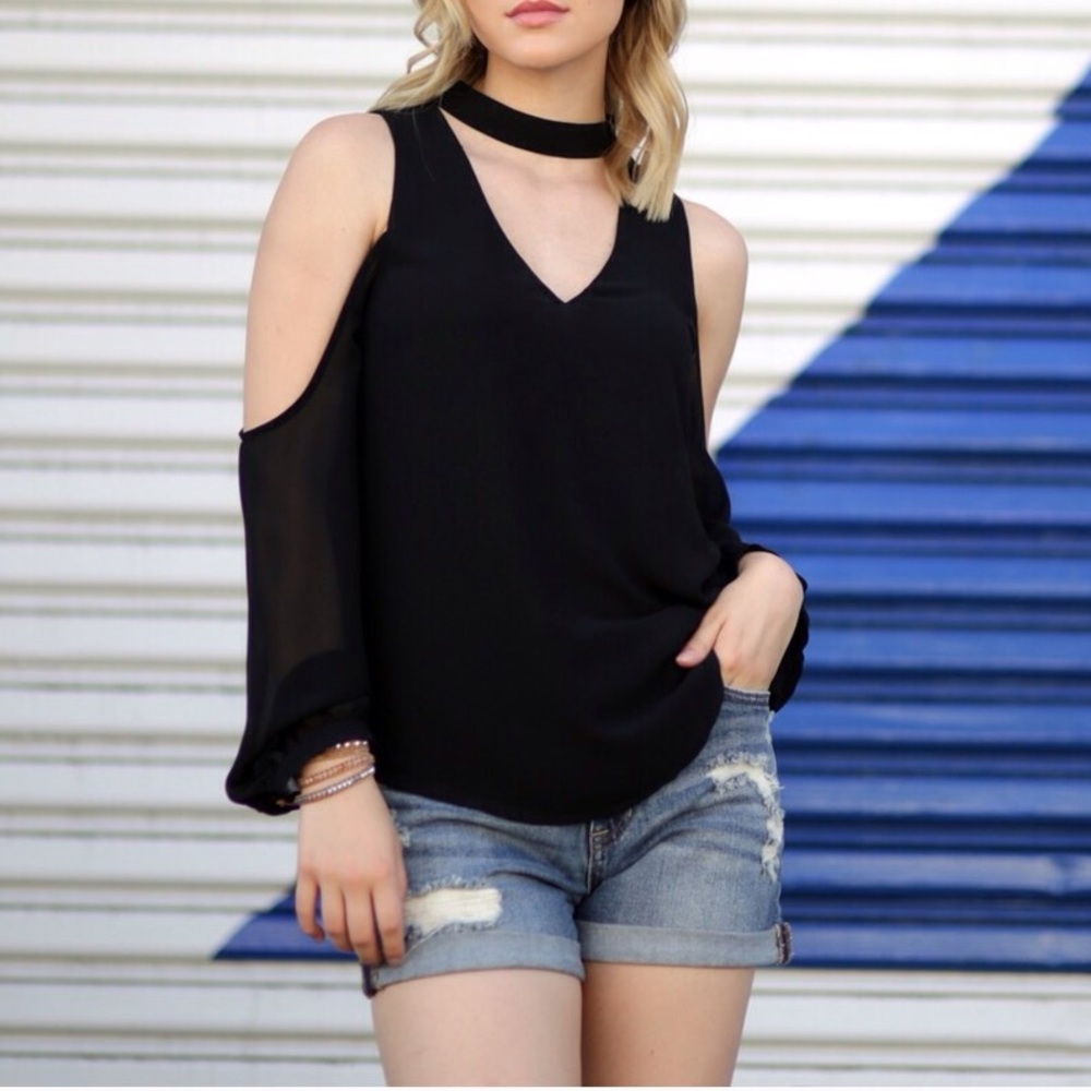 LAST ONE!! NWT ✨Choker Neck Blouse 