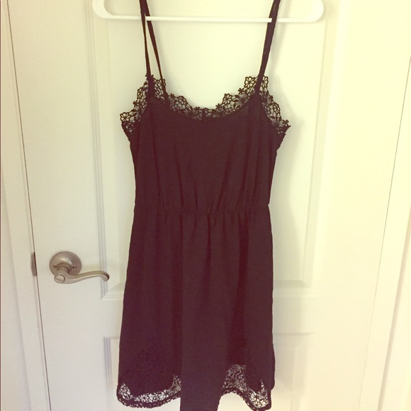 Topshop Dresses & Skirts - TOPSHOP cute & flirty black dress w/flower details
