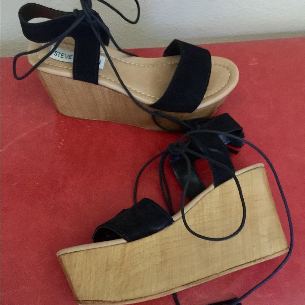 Steve Madden SHANNON lace up sandal in Black