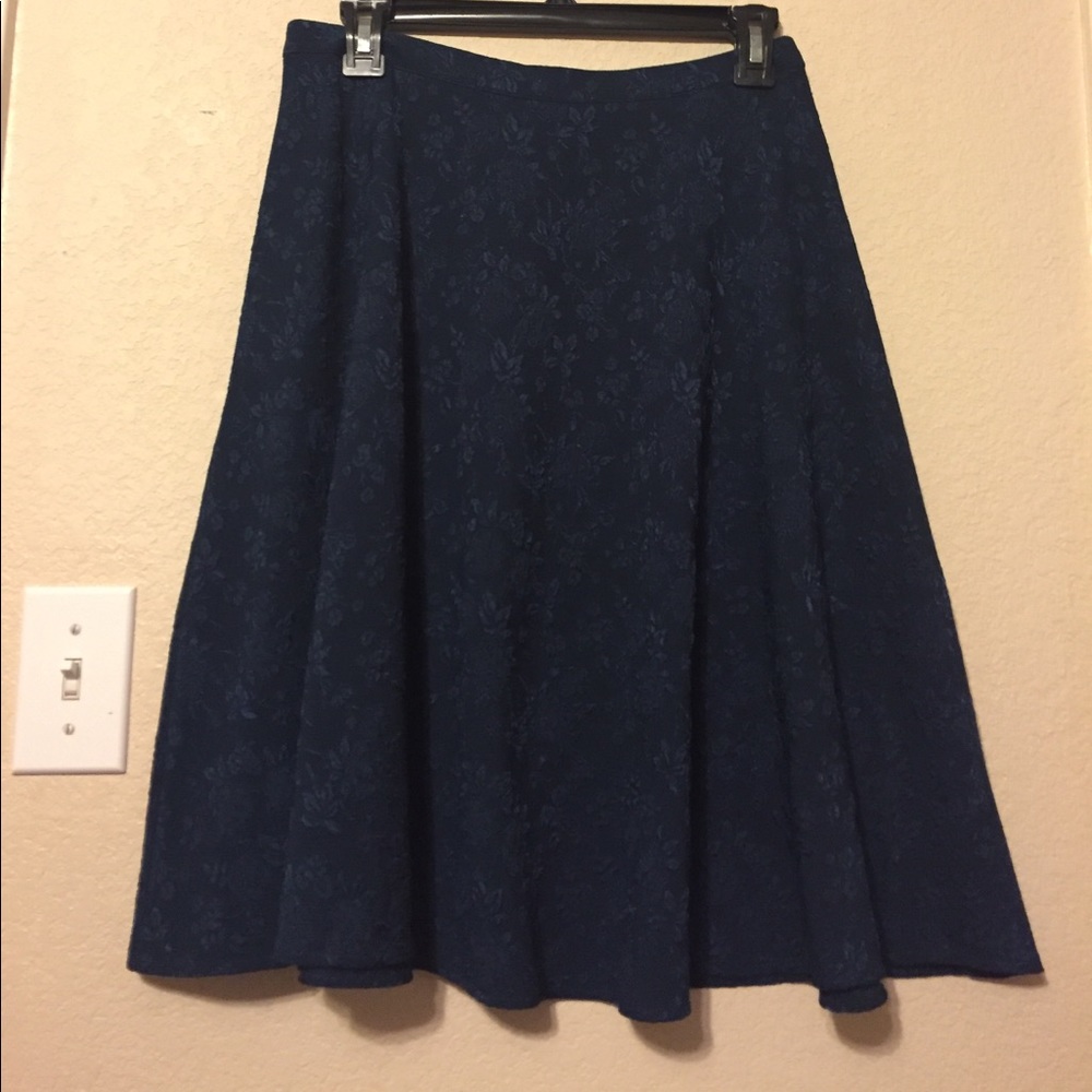 Forever 21 contemporary midi lace skirt