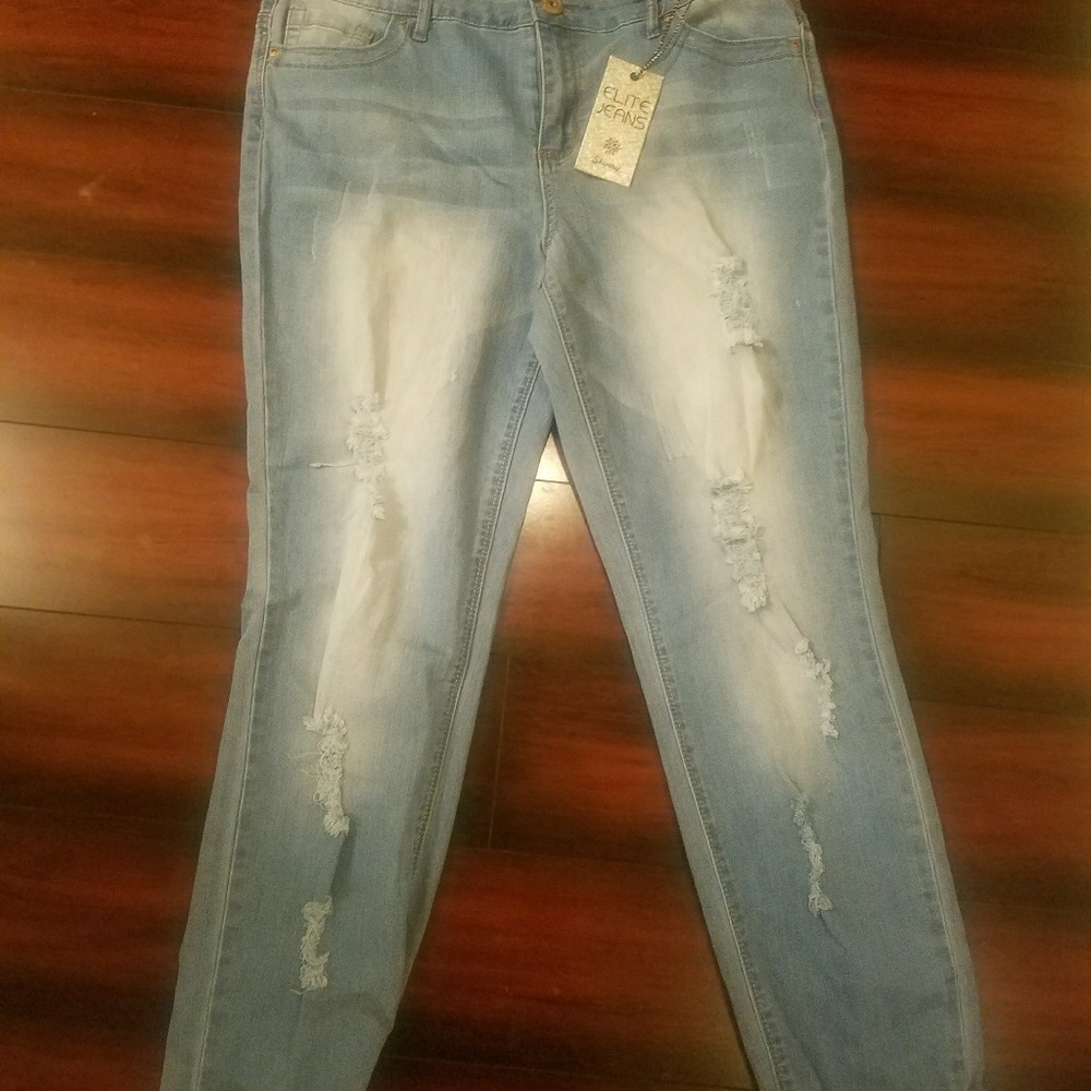 NWT Ripped Jeans