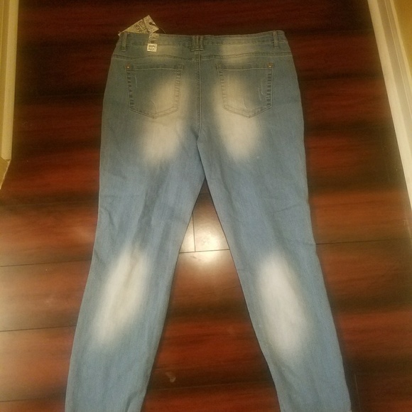NWT Ripped Jeans - Picture 2 of 2