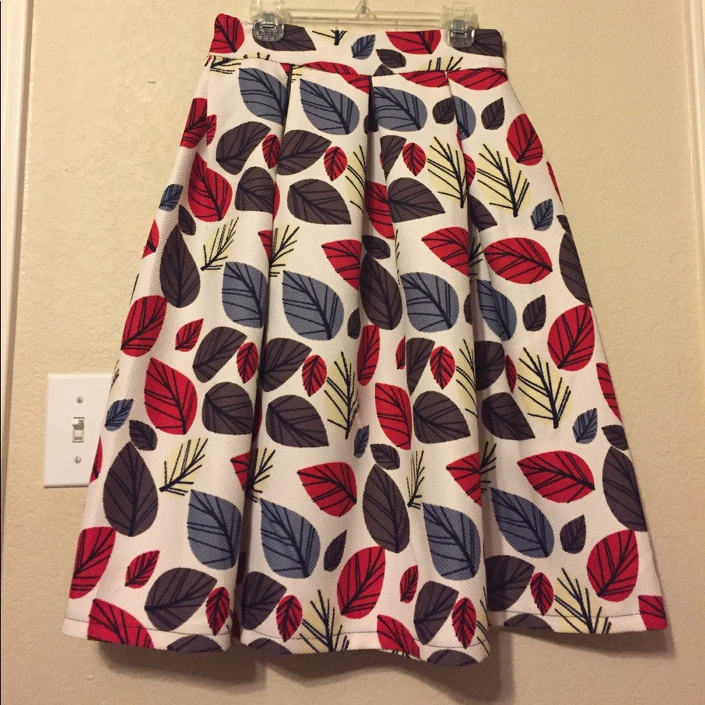 Vintage style leaf print dress.