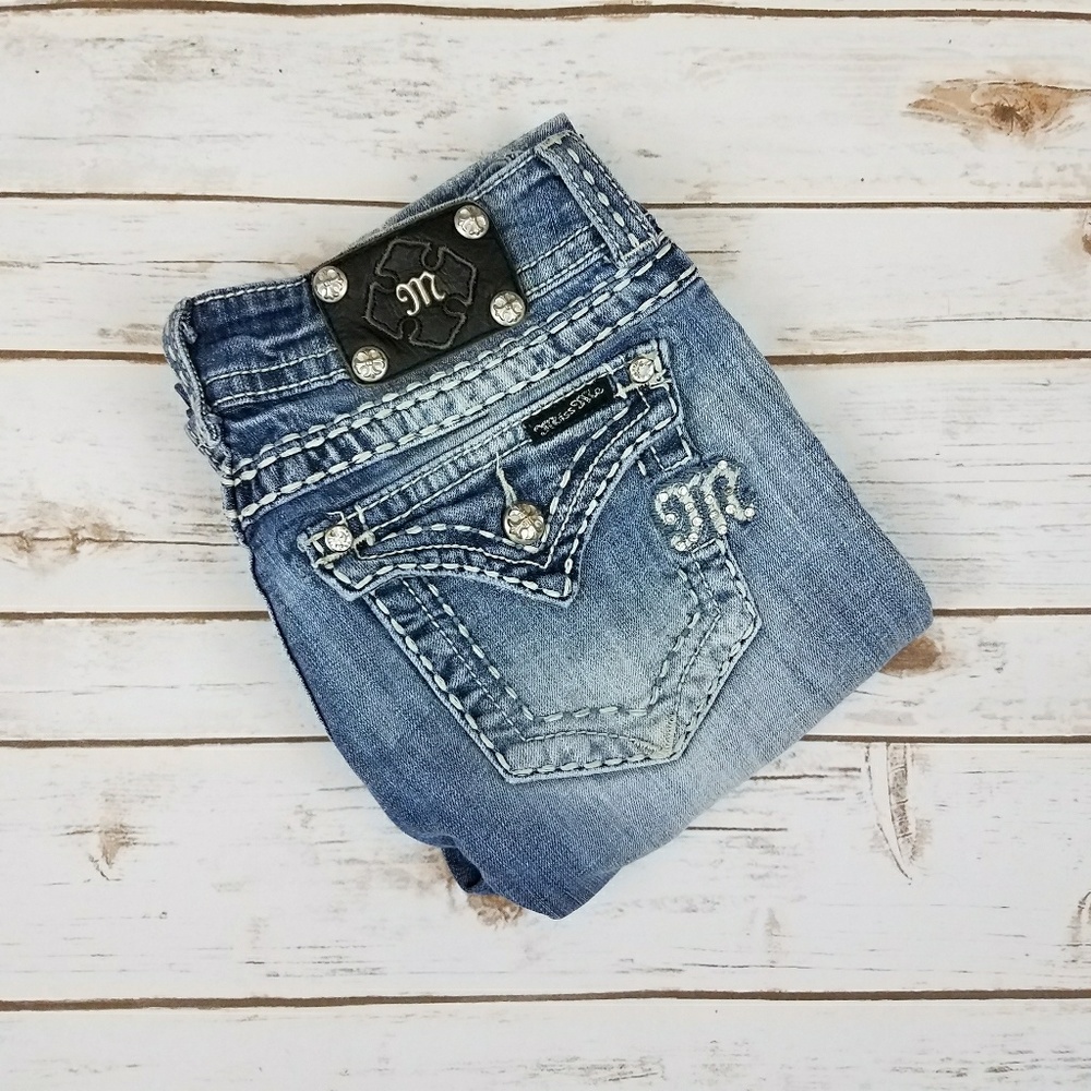 {Miss Me} Light Wash Straight Jeans Size 29