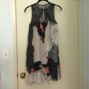 Guess Lace and floral printed pleated dress