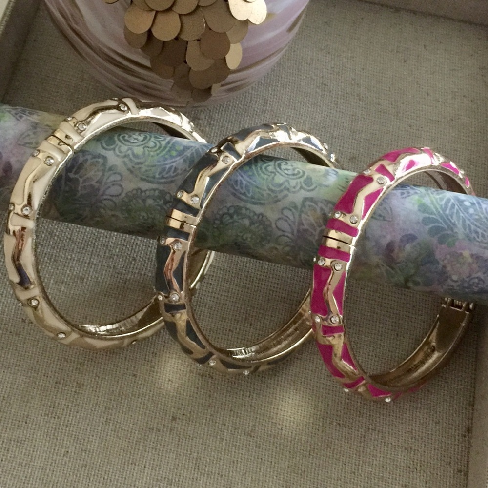 🌷🎉HP🎉SEQUIN Brand Hinge Enamel Bangle - Picture 5 of 8