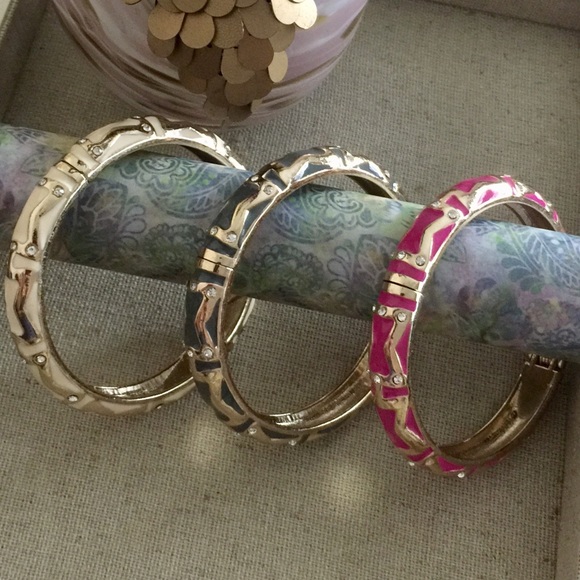 🌷🎉HP🎉SEQUIN Brand Hinge Enamel Bangle - Picture 5 of 8