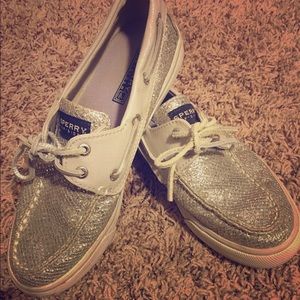 Sperry sequence boat shoes.