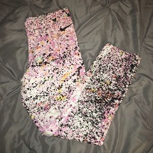Cropped splatter paint Nike leggings