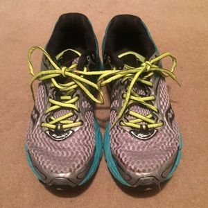 Saucony Triumph- black and green