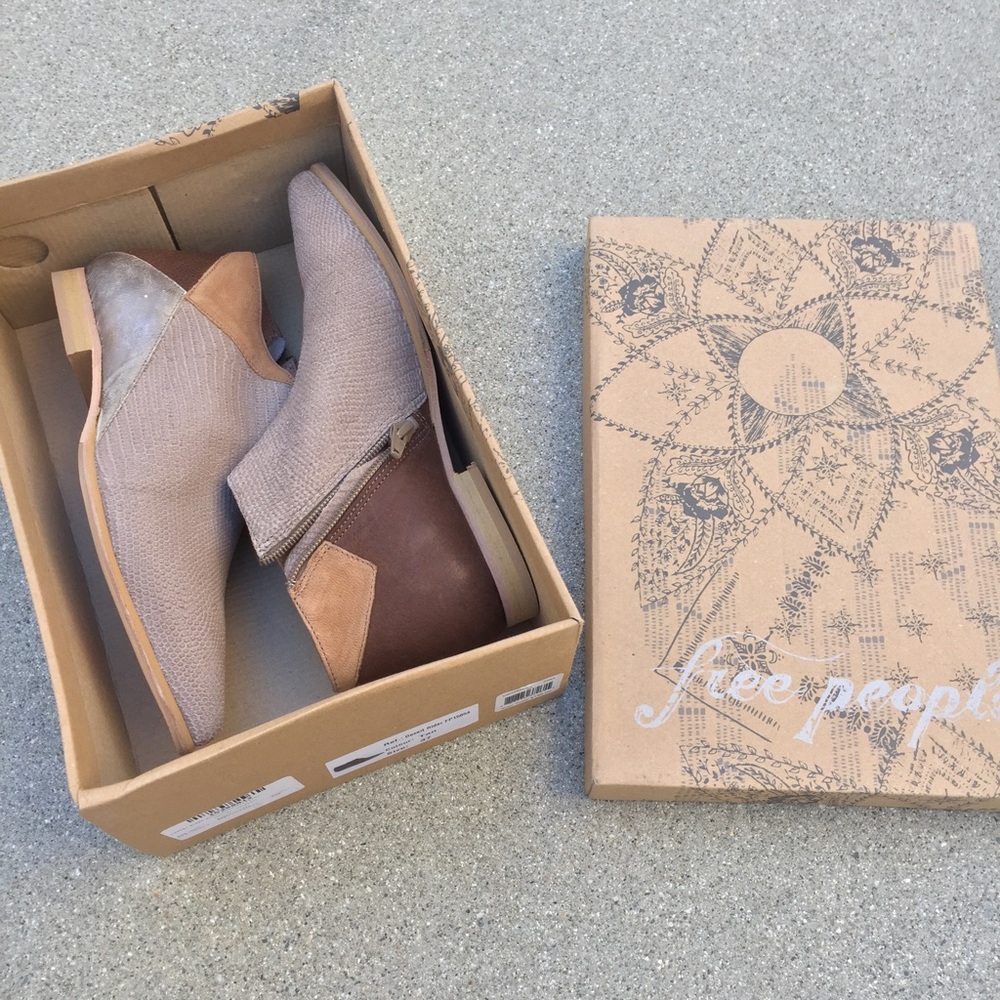 ❌SOLD❌NWB Free People Desert Rider Tan Booties - Picture 2 of 8