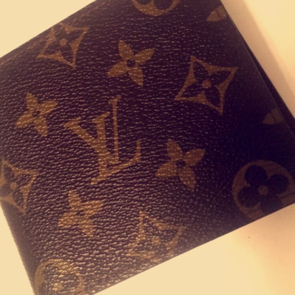 Louis Vuitton wallet men's WAS A GIFT