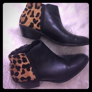 Trendy black real leather and faux hair calf boots