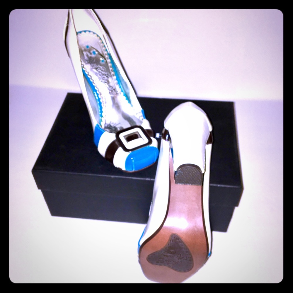 Color block pumps 👠 EUC!!