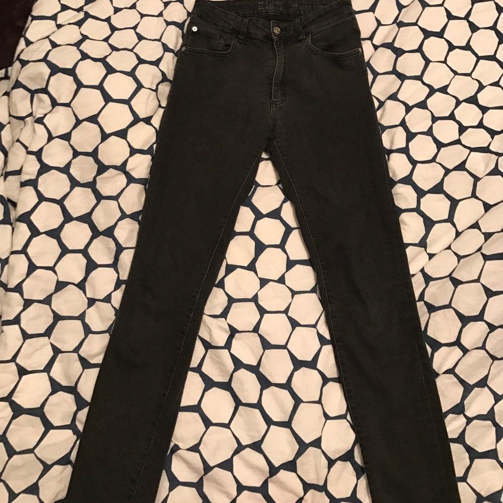 Zara súper high waisted black jeans (no holes)