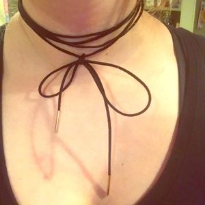 Wrap around choker